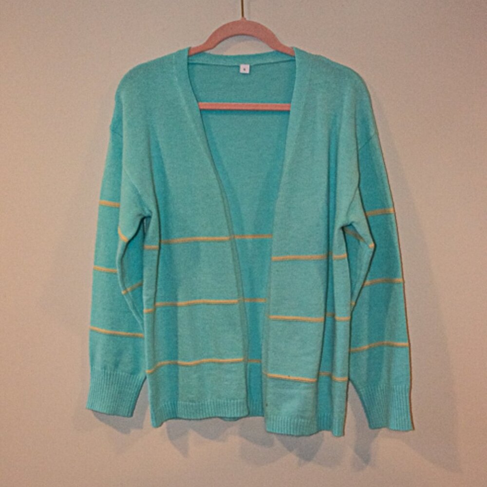 Open cardigan Sweater Size large   No Manufacture Tag